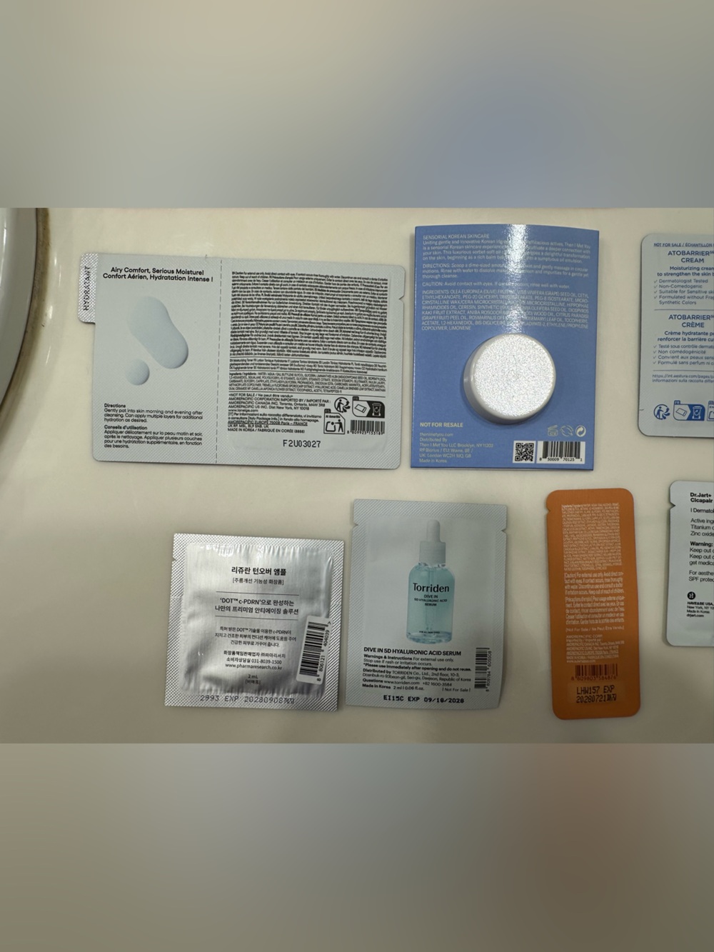 Assorted skincare and makeup sample pack bundle - Picture 3 of 8